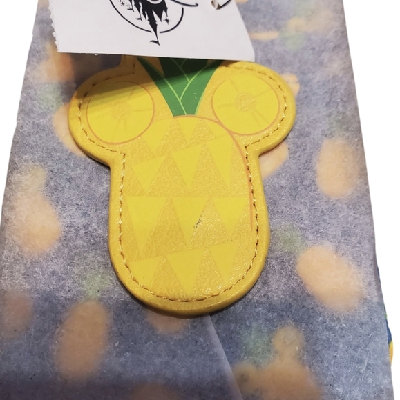 NWT Disney Parks Mickey Mouse Pineapple Card Case Wallet - Picture 4 of 7